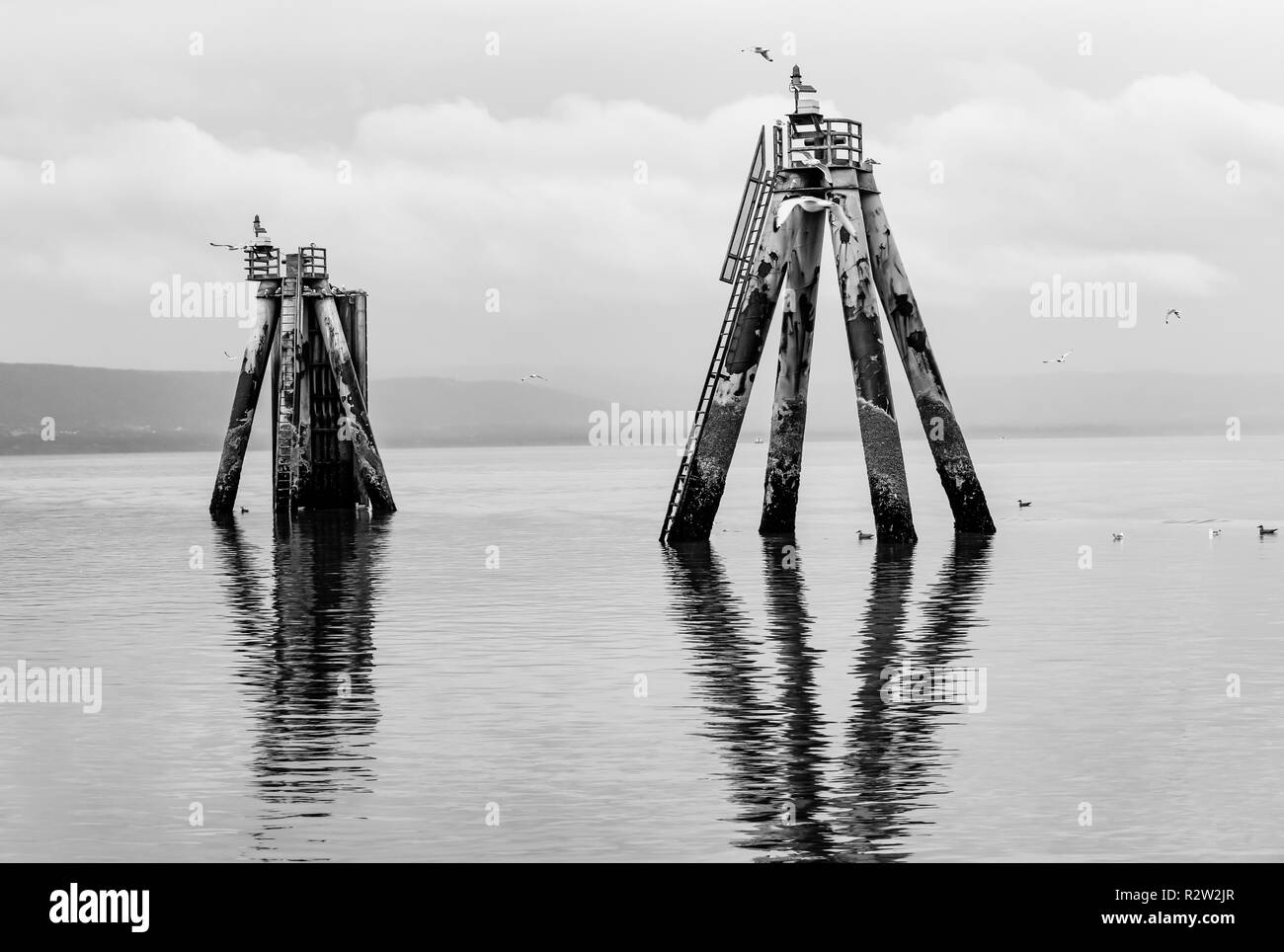Une vue sur les feux de navigation des structures à Homer Spit Fin, péninsule de Kenai, Alaska Banque D'Images