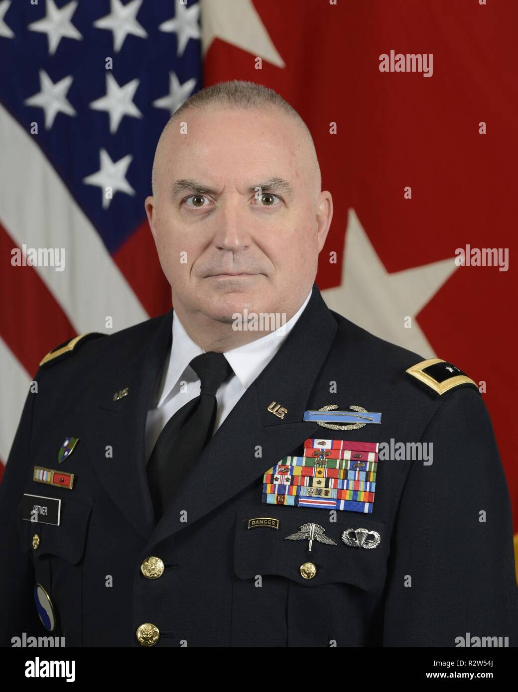 L'Armée américaine, le général Blake Ortner, Direction militaire aux forces de réserve Conseil d'élaboration des politiques, Bureau du secrétaire à la défense, pose pour un portrait de commande dans l'Armée portrait studio au Pentagone à Arlington, en Virginie, le 30 octobre 2018. Banque D'Images