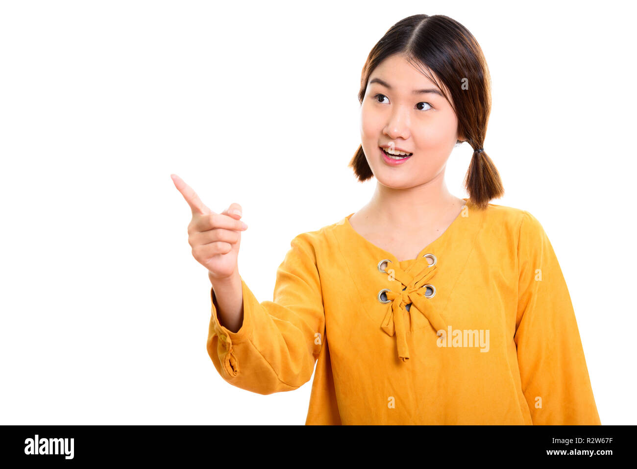 Studio shot of young beautiful Asian woman face à di Banque D'Images