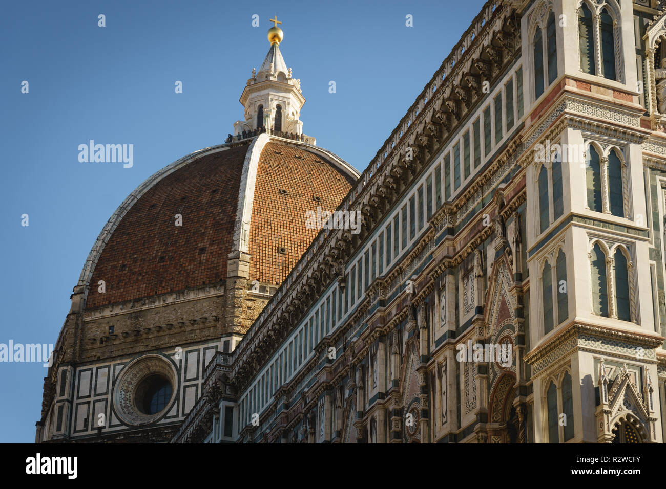 Florence, Italie - Février, 2019. Détails de la façade de la cathédrale Santa Maria del Fiore. Banque D'Images