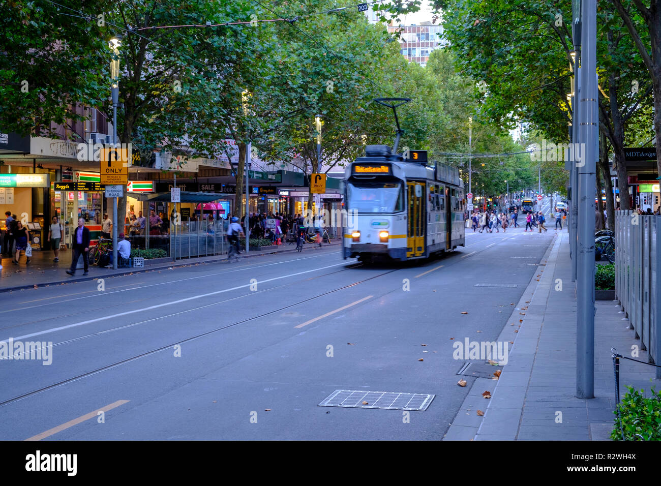 Des tramways dans le centre commercial Bourke Street - Melbourne Banque D'Images