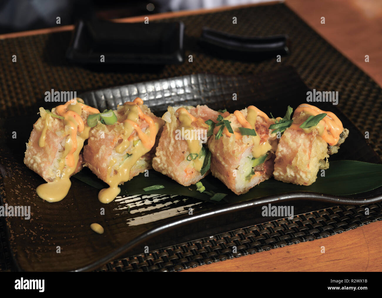 Petits pains sur la table dans un restaurant. Banque D'Images