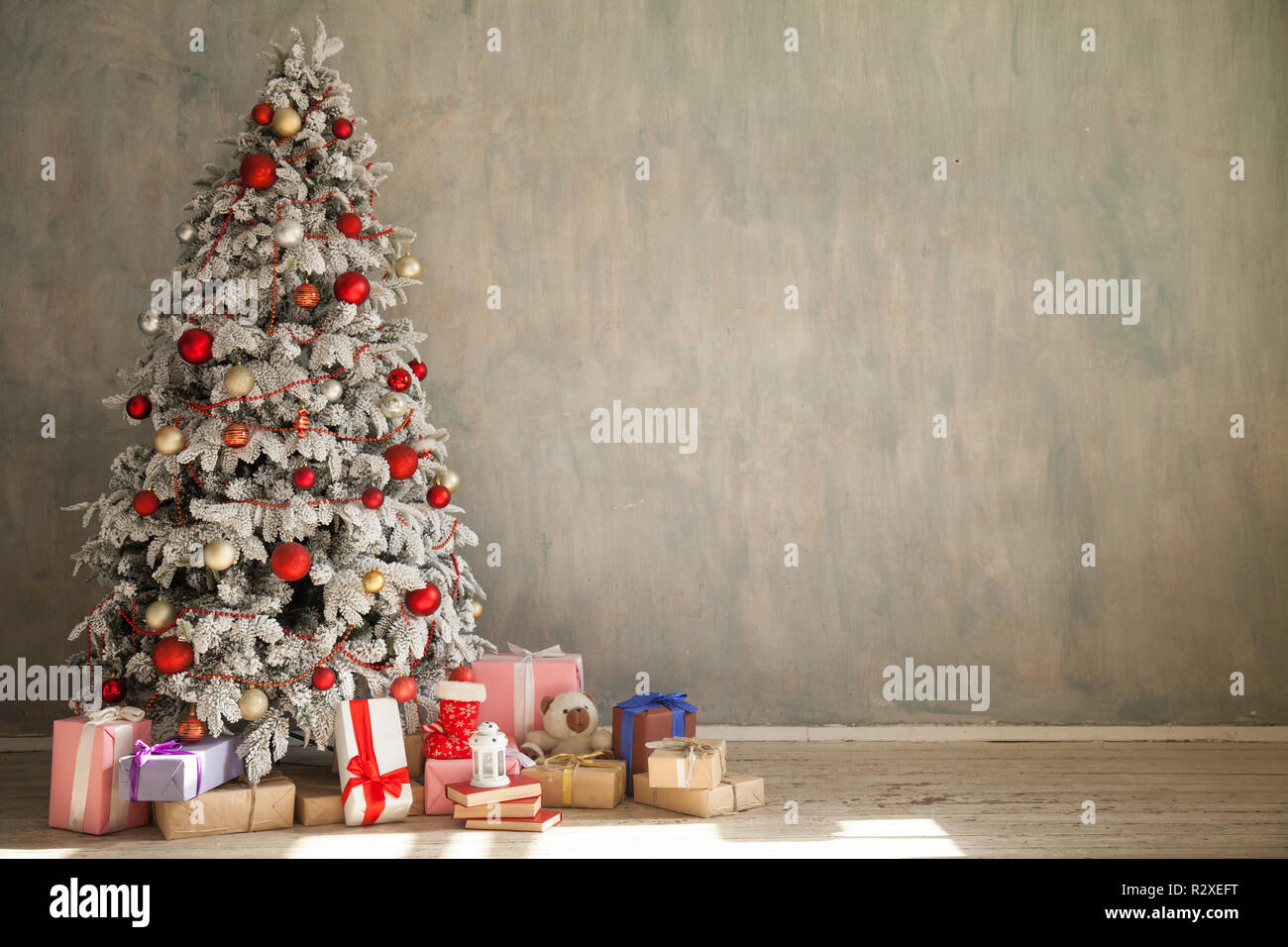 Anciennes Salles D Interieur De Noel Carte De Voeux Nouvel An Des Arbres Cadeaux Photo Stock Alamy Anciennes Salles D Interieur De Noel Carte De Voeux Nouvel An Des Arbres Cadeaux Photo Stock Alamy
