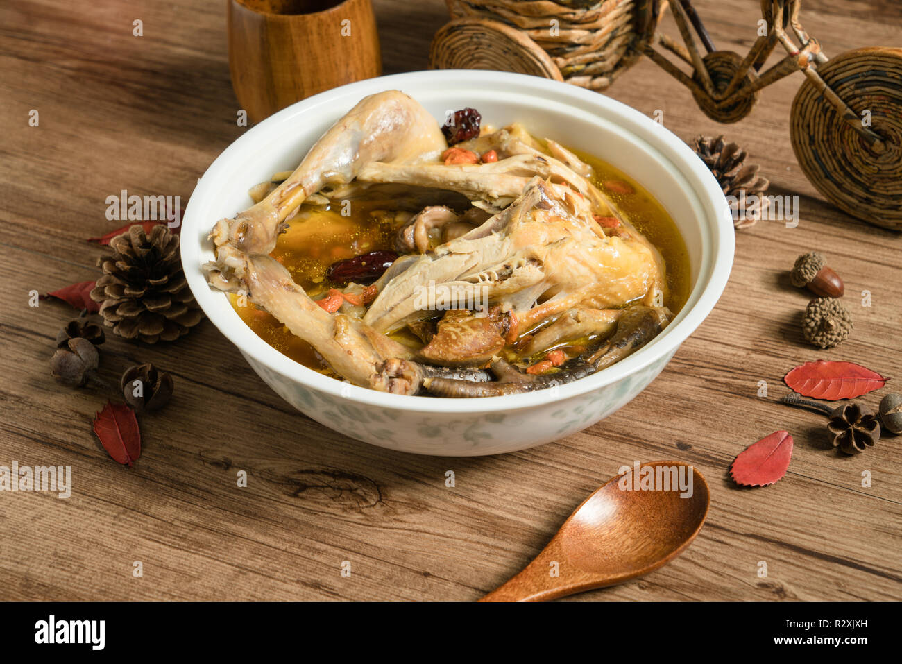 La nourriture faite maison, soupe de poulet Banque D'Images