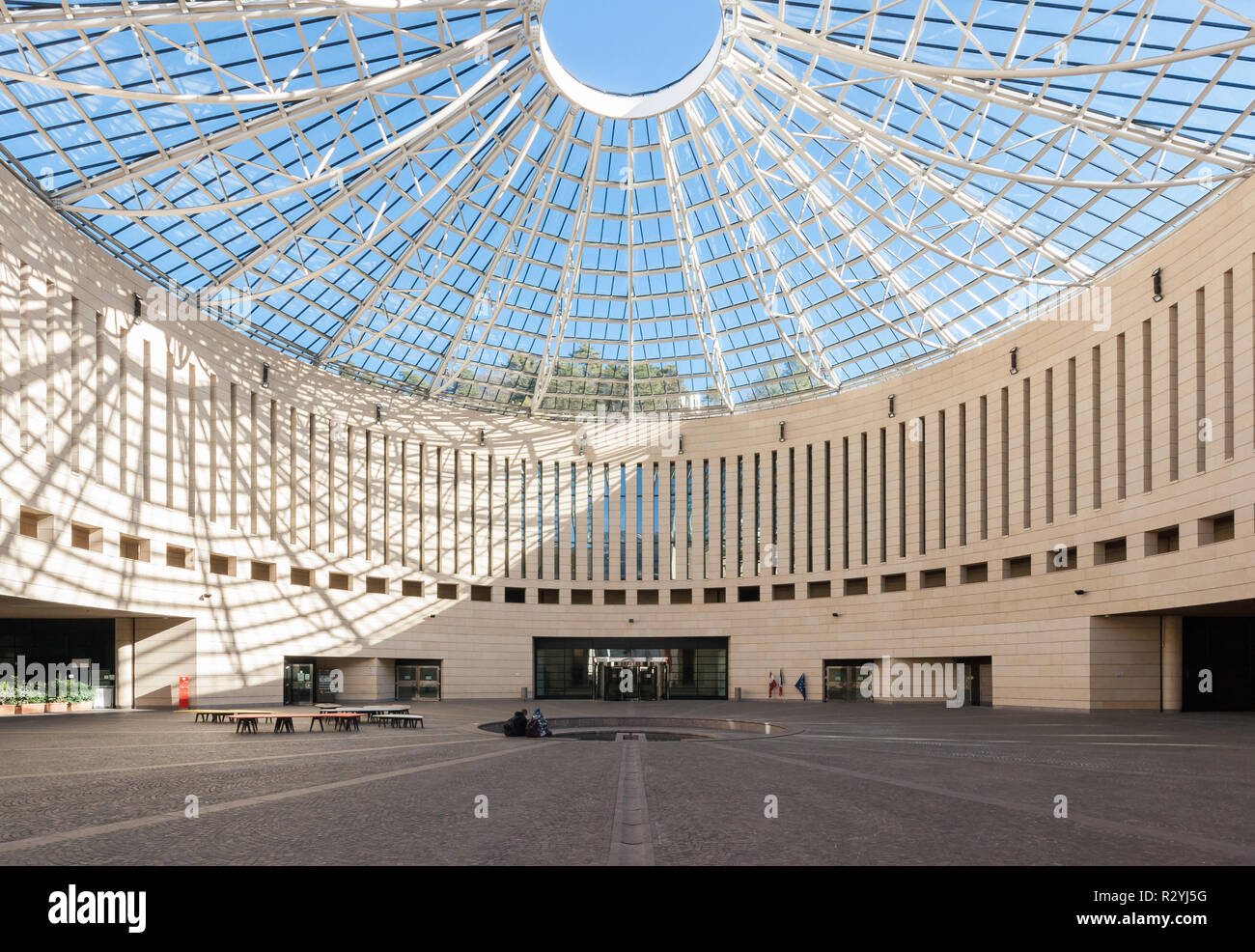 Le Mart - Museo di Arte Moderna e Contemporanea di Trento e Rovereto musée d'art moderne à l'Italie du nord, conçu par Mario Botta ; couvert plaza Banque D'Images