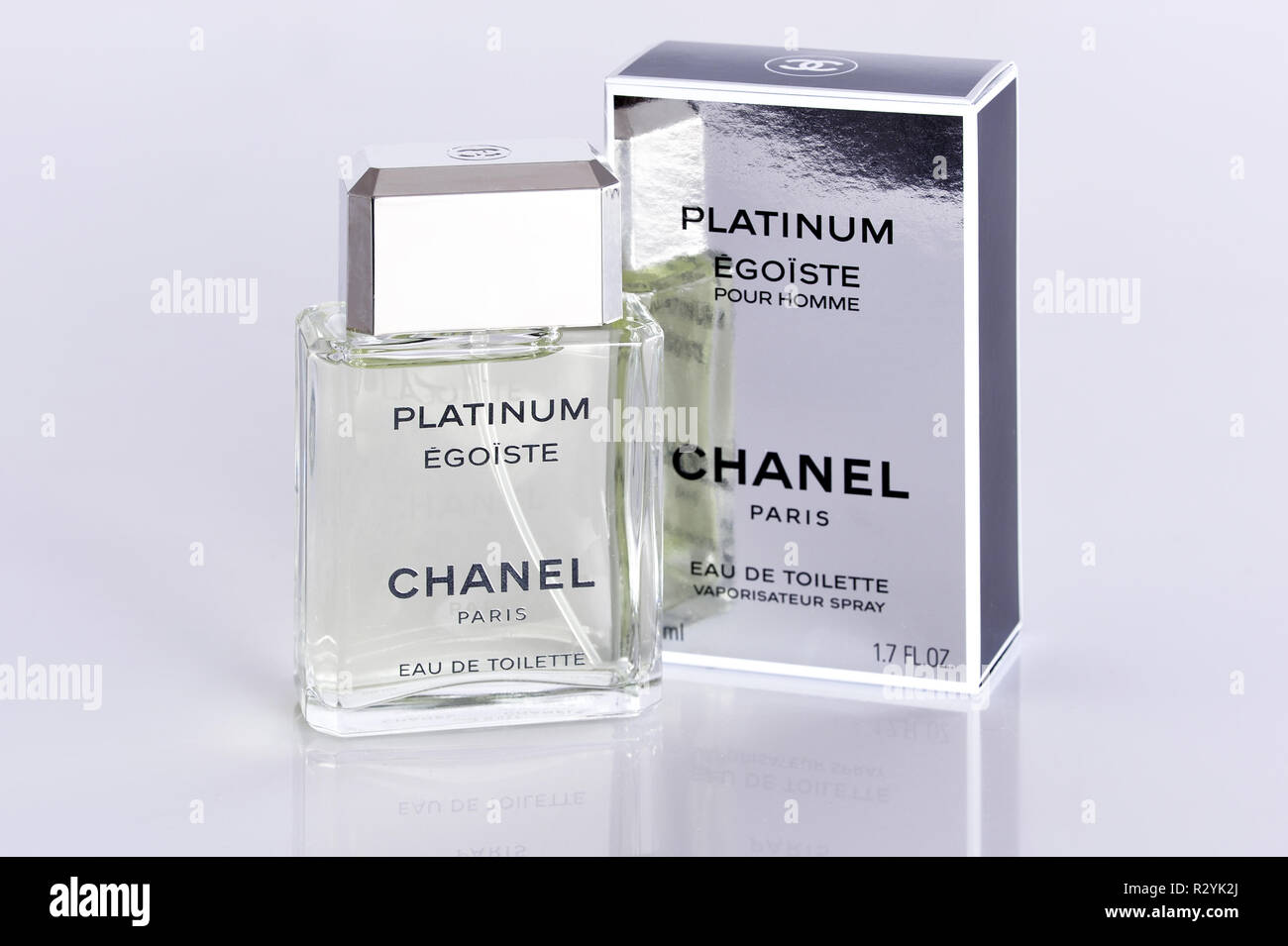 Chanel, platine, Egoiste, boîte, business, vente, Black friday, Chanel Platinum Egoiste,photo Kazimierz Jurewicz, Banque D'Images