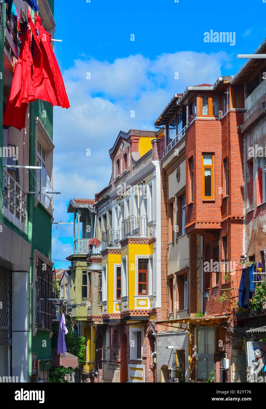 Balat trimestre avec maisons colorées à Istanbul - Turquie Banque D'Images