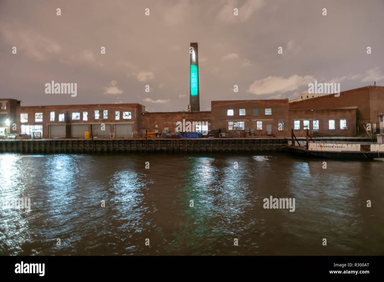 Le bassin Anable (aka la 11e Rue) Bassin Long Island City dans le quartier de Queens à New York le Mardi, Novembre 13, 2018. Amazon a annoncé que la ville de Long Island sera l'emplacement d'une partie de son campus HQ2 avec l'aire du bassin Anable réservés pour la construction de son campus, ainsi que la prise de l'espace dans la cour d'un immeuble de bureaux de la place. (© Richard B. Levine) Banque D'Images