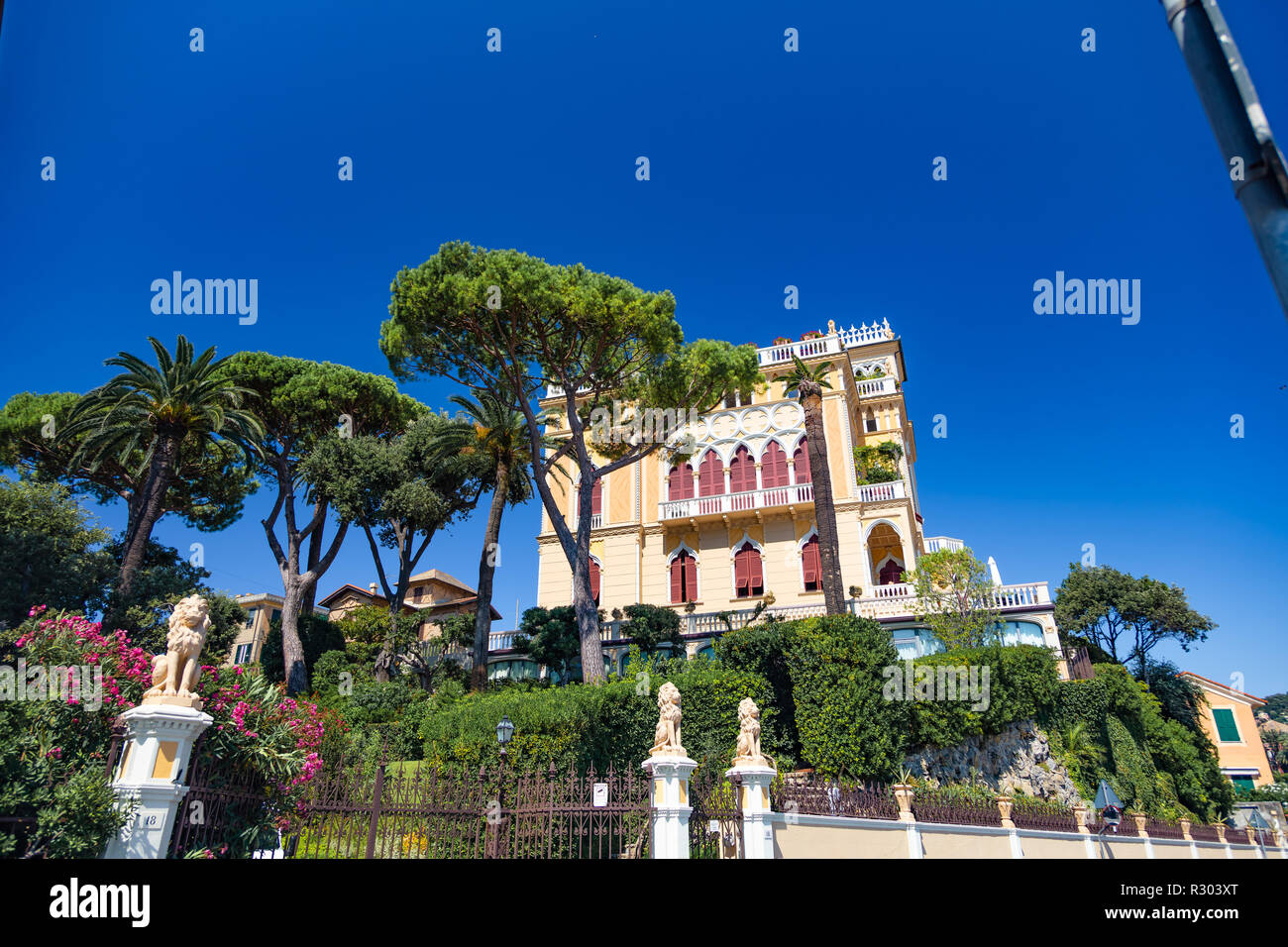 Santa Margherita, Cinque Terre, Ligurie, Italie - 11 août 2018 - Vue de la villa luxueuse Banque D'Images