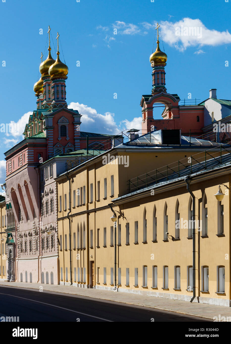 Les bâtiments administratifs et de divertissement Palace dans le murs du Kremlin, Moscou, Russie. Banque D'Images