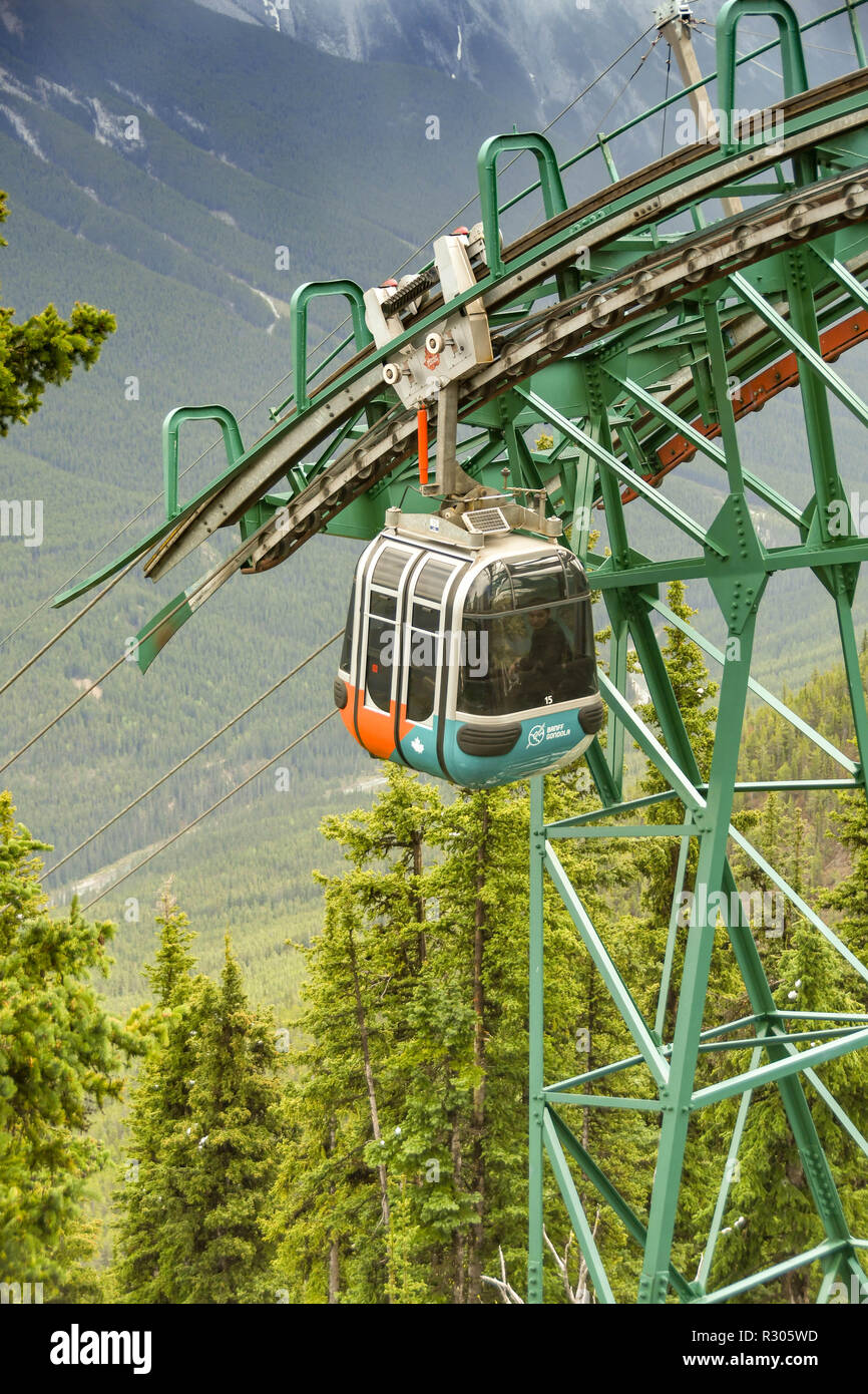 BANFF, ALBERTA, CANADA - Juin 2018 : une approche de gondole le sommet du mont Sulphur à Banff. Banque D'Images