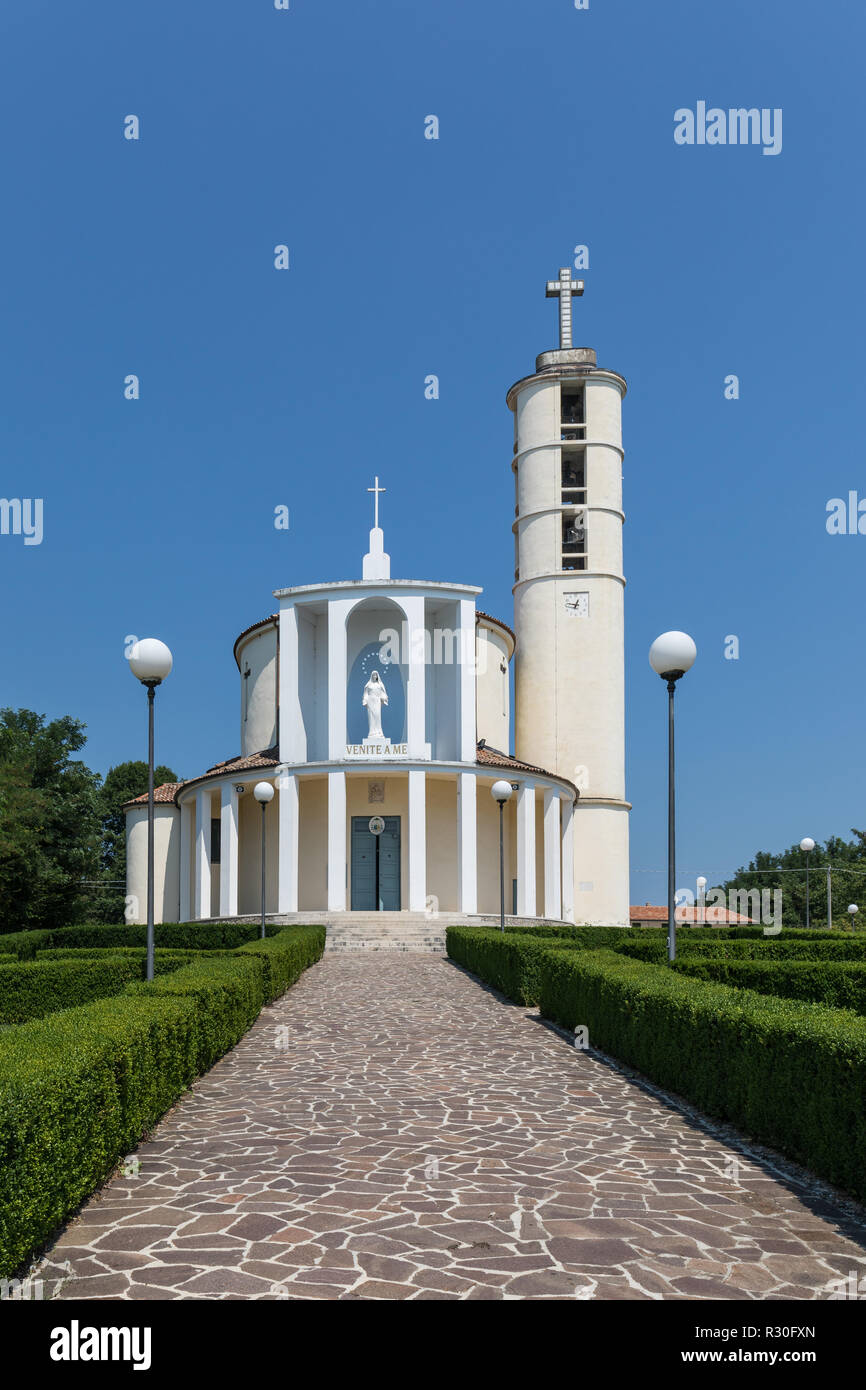 Église Santa Maria della Vittoria (Italien : Parrocchia di Santa Maria della Vittoria), Volpago del Montello, province de Trévise, Italie Banque D'Images