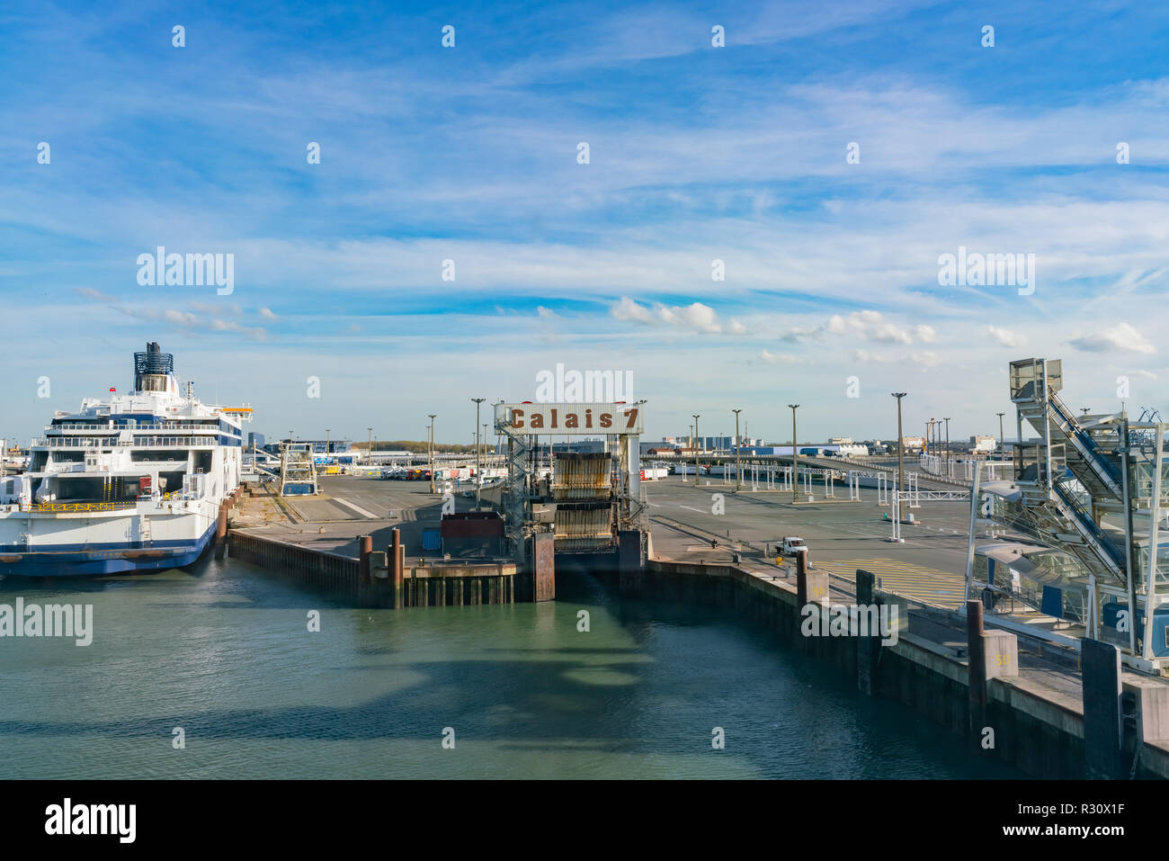 Vue extérieure du célèbre port de Calais France Banque D'Images