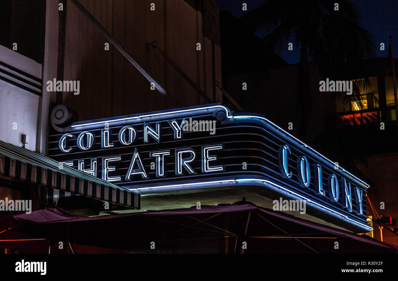 The Colony Theatre Marquee d'entrée lumineuse, Lincoln Rd, Miami Beach, FL, États-Unis. Banque D'Images