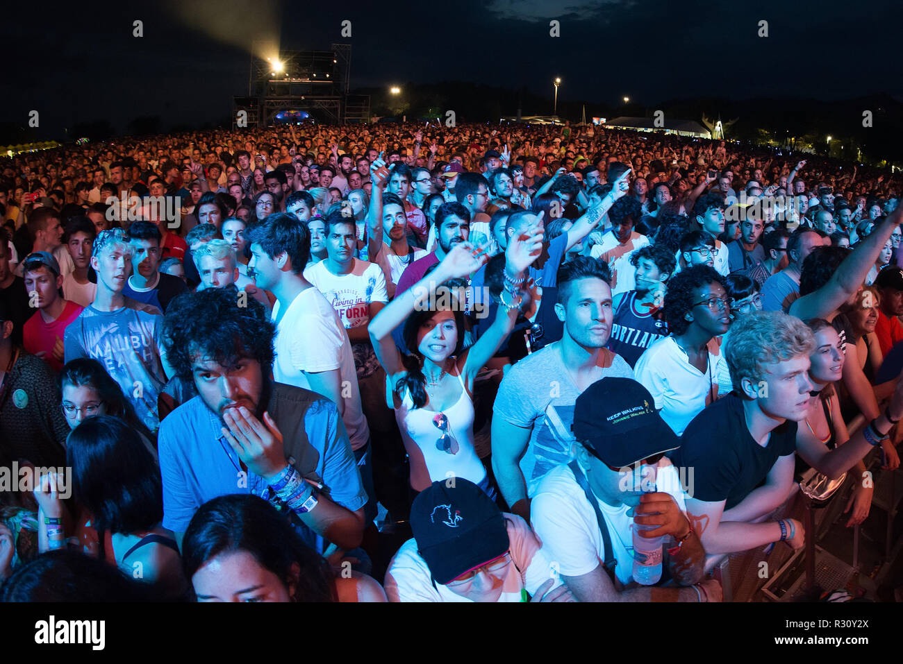 BENICASSIM, ESPAGNE - 21 JUL : la foule lors d'un concert au Festival de Musique le 21 juillet 2018 à Benicassim, Espagne. Banque D'Images