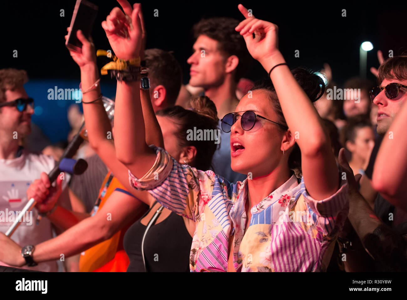 BENICASSIM, ESPAGNE - 21 JUL : la foule lors d'un concert au Festival de Musique le 21 juillet 2018 à Benicassim, Espagne. Banque D'Images