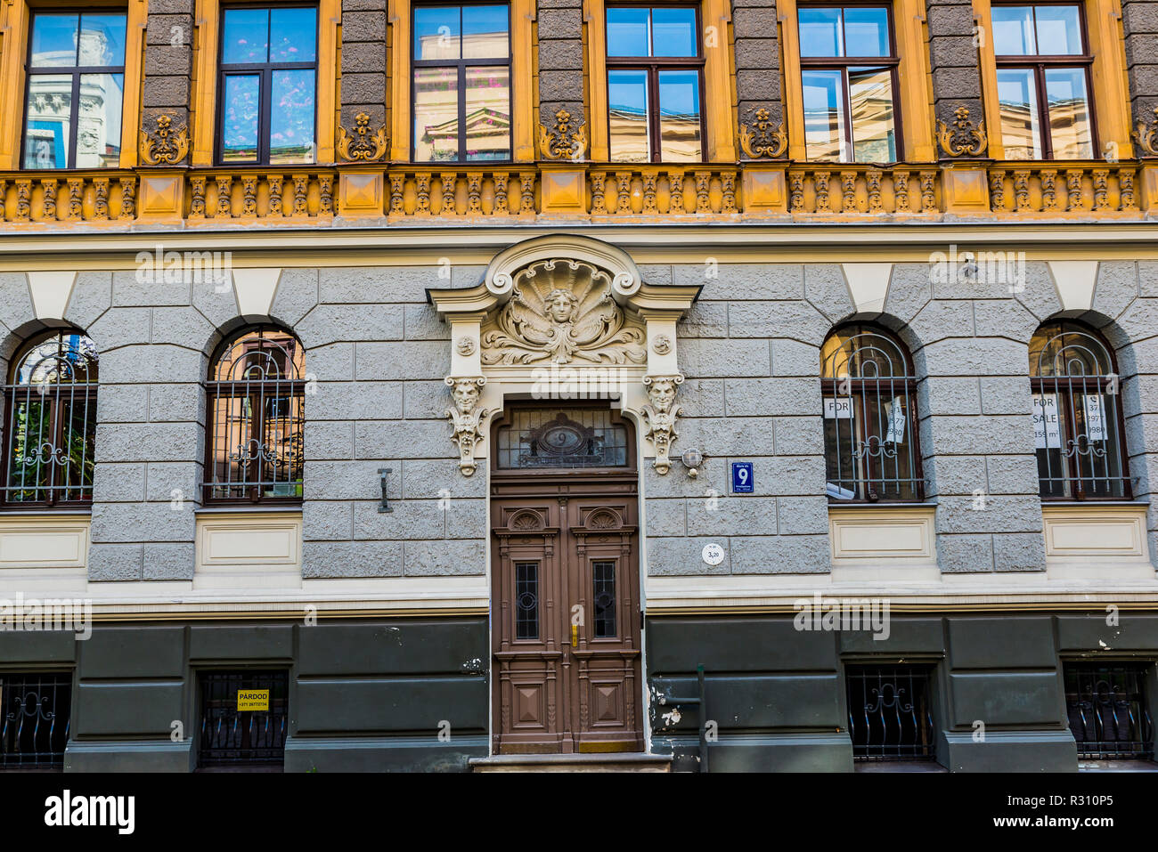 L'architecture Art Nouveau de Riga - immeuble sur la rue de l'Alberta, 9, Riga. Construit en 1901. Pēkšēns vivait dans la chambre de ses dernières années.. Riga, Lettonie, Banque D'Images