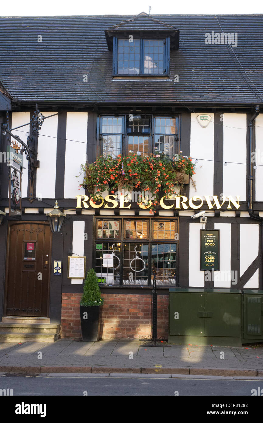 Extérieur de Rose and Crown à Stratford upon Avon, Royaume-Uni. Banque D'Images