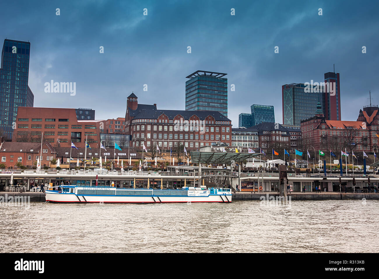 Landungsbrucke Hamburg landing bridges Banque D'Images