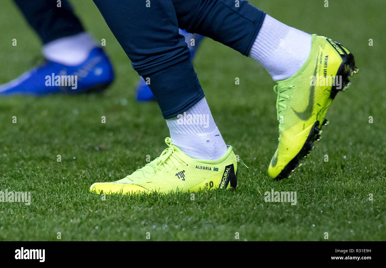 Milton Keynes, Royaume-Uni. 20 Nov 2018. Les Nike Mercurial chaussures de  football de Neymar (Paris Saint-Germain) du Brésil l'affichage au cours de  match pré ALEGRIA le match international entre le Brésil et