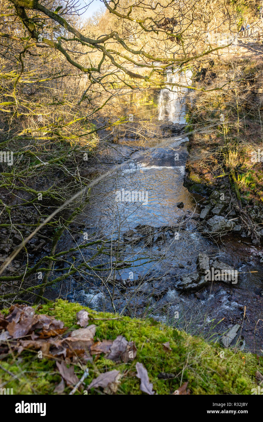 L'Oisans sgwd-gwyn cascade dans les Fforest Fawr Geopark dans les Brecon Beacons, Powys, Wales, UK Banque D'Images