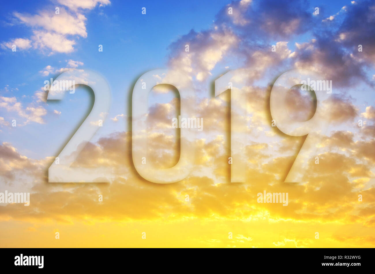 Nouvelle Année 2019 concept. Texte pour le nouvel an 2019 sur le ciel Banque D'Images
