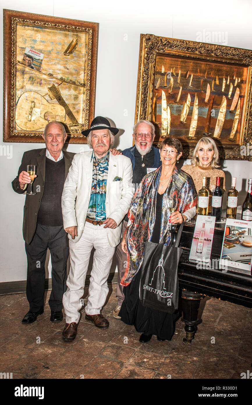 Peintre d'origine hongroise Ivan Hor 50 vivant à Saint-Tropez, Galerie Exposition rétrospective Pinter Budapest, Hongrie (peintures de navire papier,3 D) Banque D'Images