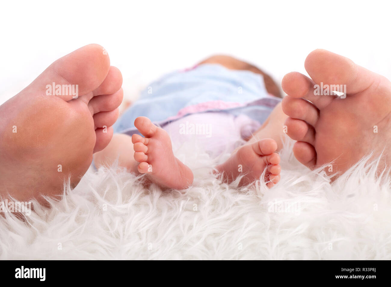 Pieds De Bebe Et Parents Photo Stock Alamy Pieds De Bebe Et Parents Photo Stock Alamy