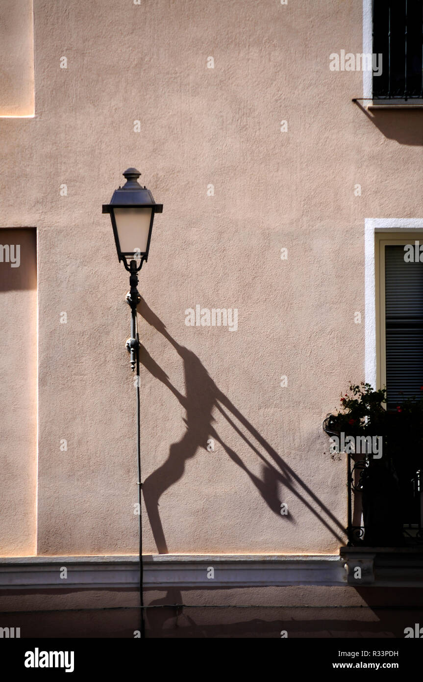 Casting lampe long shadow Banque D'Images