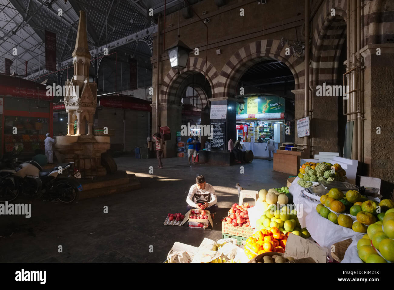 Dans Crawford Market ou Mahatma Jyotiba Phule Market, un marché de fruits et légumes du 19e siècle à Mumbai, en Inde, Banque D'Images