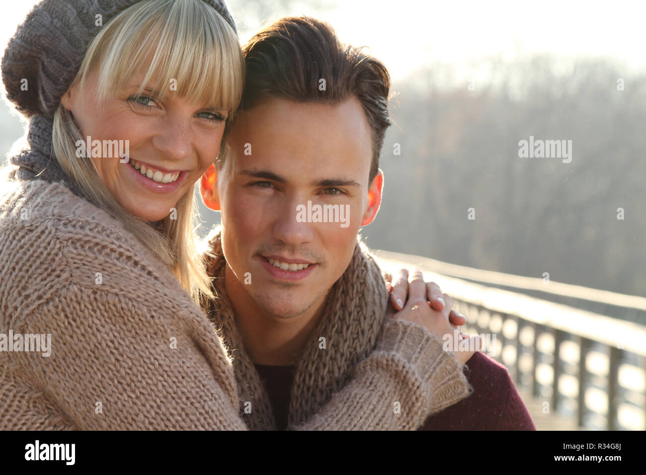 Couple à l'automne de marche Banque D'Images
