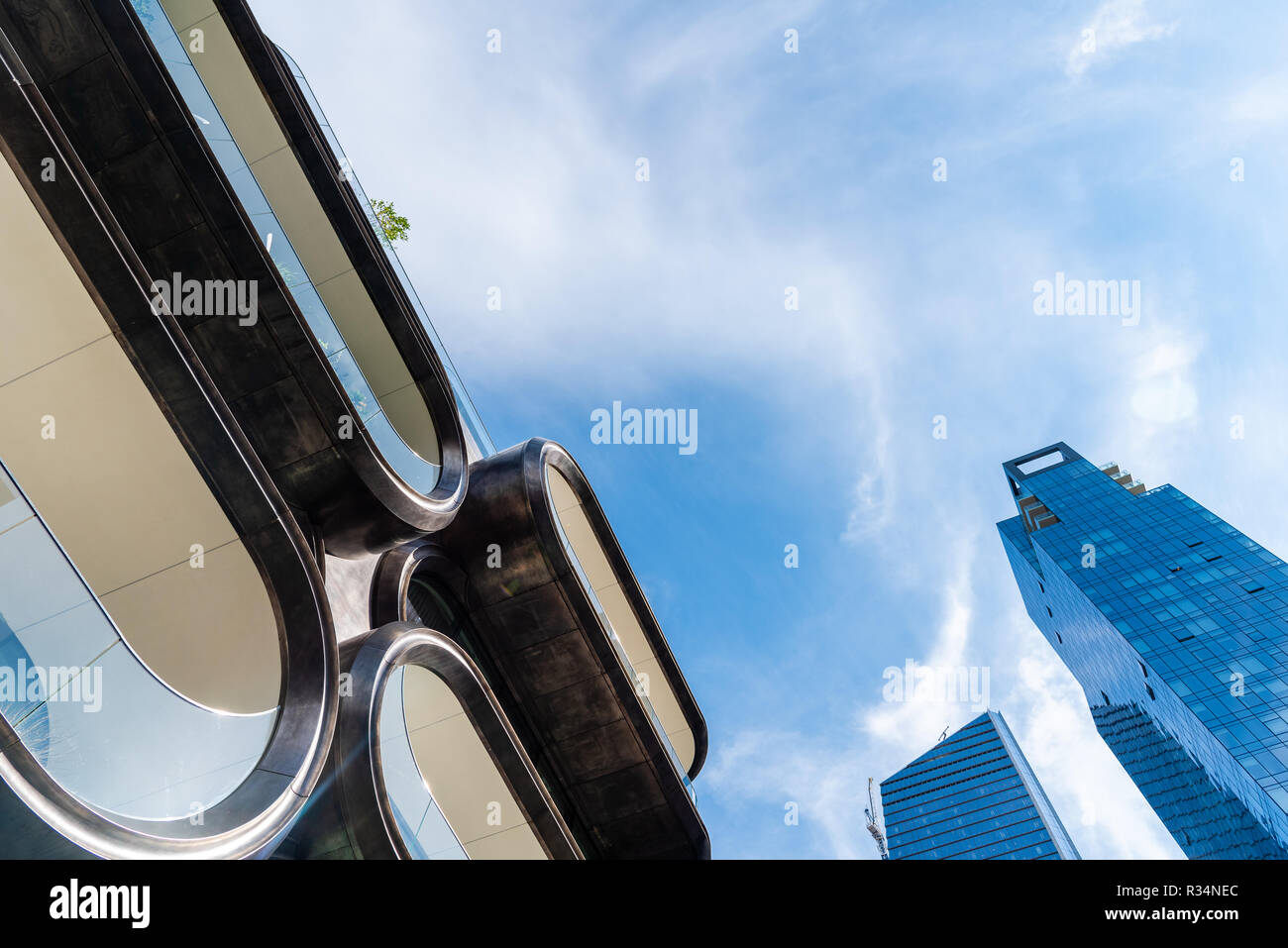 La ville de New York, USA - 22 juin 2018 : des résidences en copropriété, un bâtiment moderne conçu par Zaha Hadid Architects le long de la ligne haute Banque D'Images