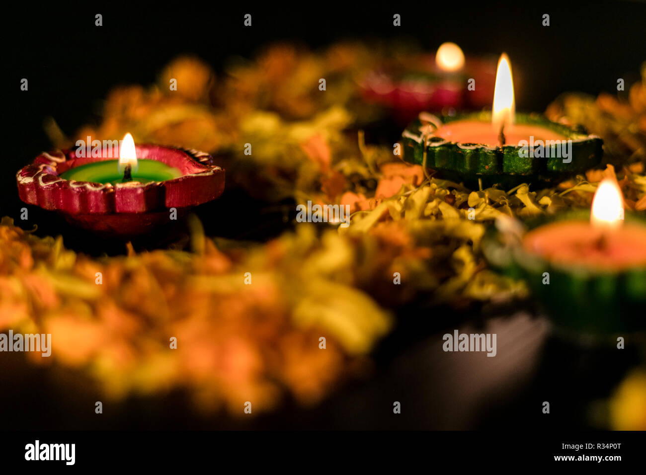 Diya sur svm Import & Export pour célébrer diwali et dhanteras en Asie Banque D'Images