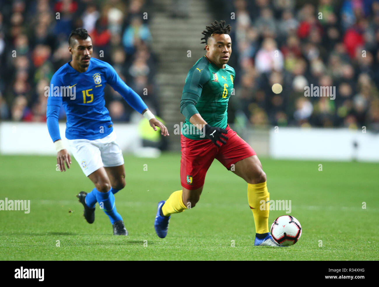 Milton Keynes, Angleterre - le 20 novembre 2018 Pierre Kunde Malong du Cameroun et Paulinho du Brésil Le Brésil au cours de la tournée mondiale de Chevrolet International F Banque D'Images