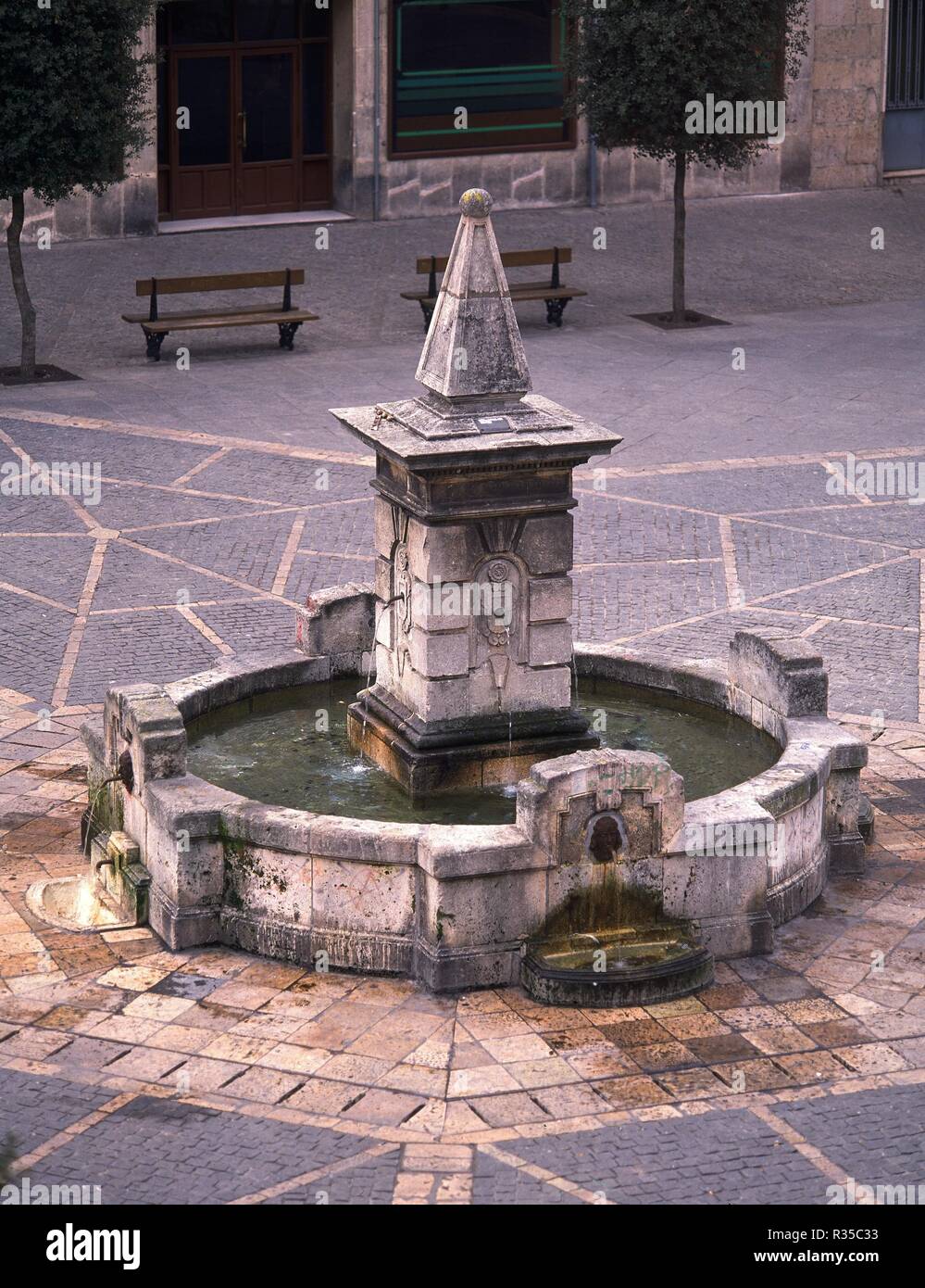 PLAZA DE Calvo Sotelo-FUENTE(FRENTE A LA MAISON DU CORDON). Lieu : extérieur. L'ESPAGNE. Banque D'Images