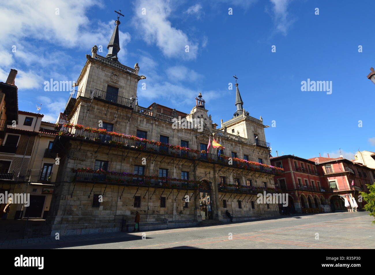 Place principale avec sa belle ville Hall Building Dans Leon. Architecture, voyage, Histoire, la photographie de rue. Le 2 novembre 2018. Leon Castilla y Leon S Banque D'Images