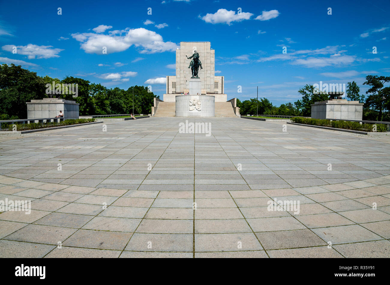 'Narodní Památník', le monument avec la statue d'un cheval Jan Žižka, est située en haut de colline de Vitkov Banque D'Images