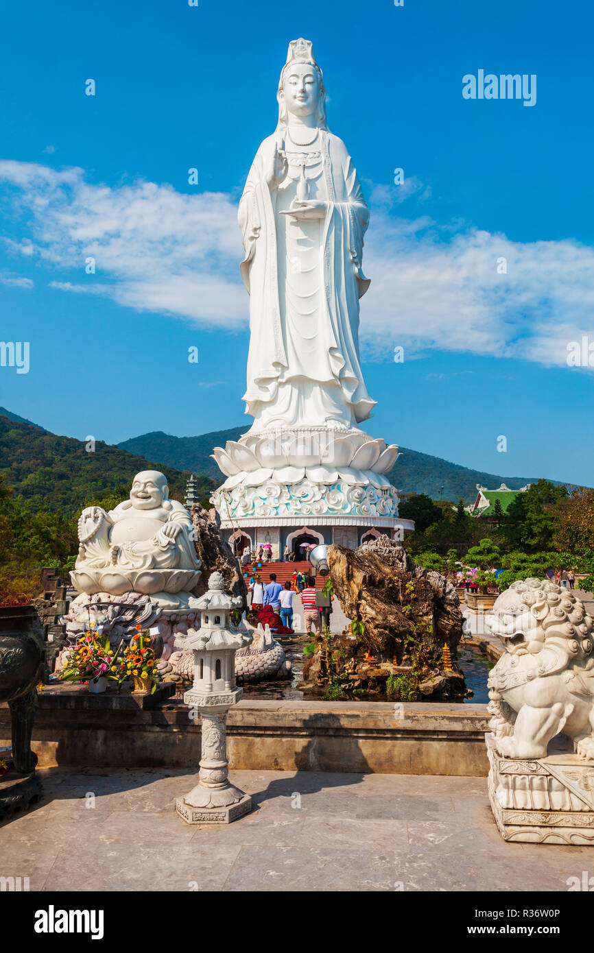Lady statue de Bouddha à la pagode Linh Ung dans la ville de Danang au Vietnam Banque D'Images