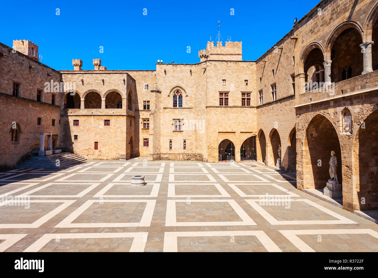Palais des grands maîtres dans la vieille ville de Rhodes dans l'île de Rhodes en Grèce Banque D'Images
