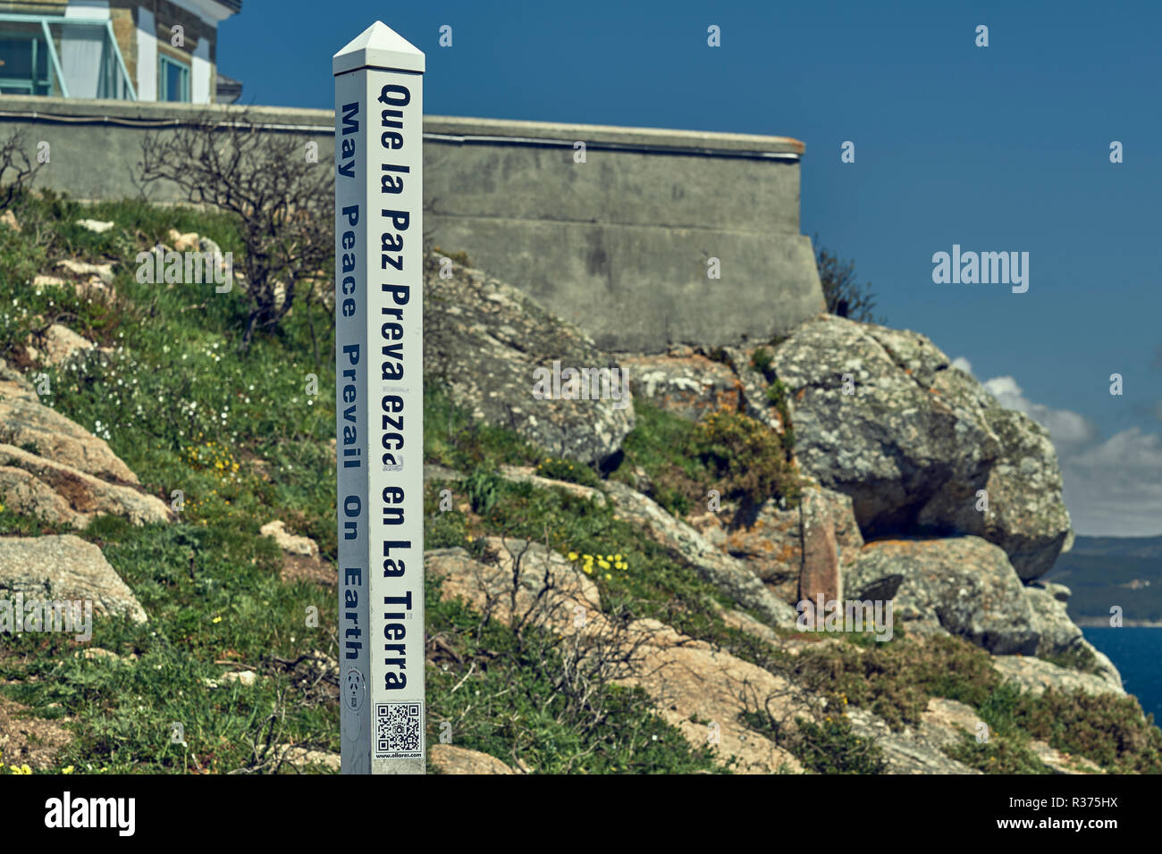 Signal informatif sur le bord de la falaise du cap Finisterre - Fisterra - La Corogne, Galice, Espagne, Europe Banque D'Images