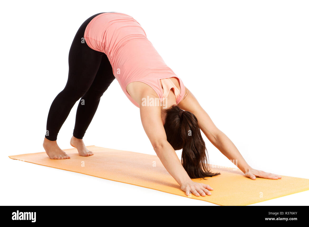 Exercice de yoga sur le tapis,bas shvanasana Banque D'Images