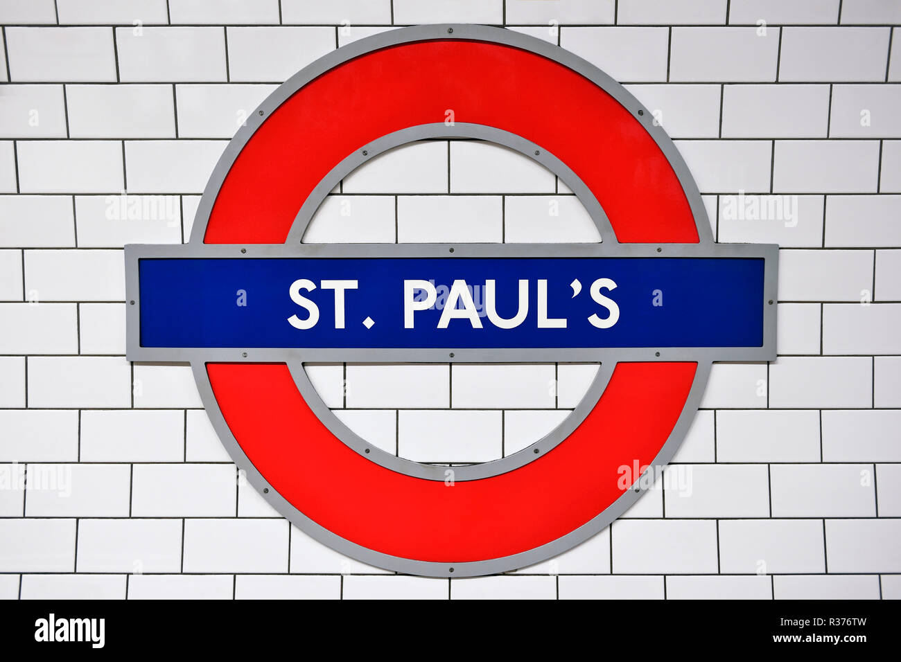 La station de métro St Paul, signe, Londres, Royaume-Uni Banque D'Images
