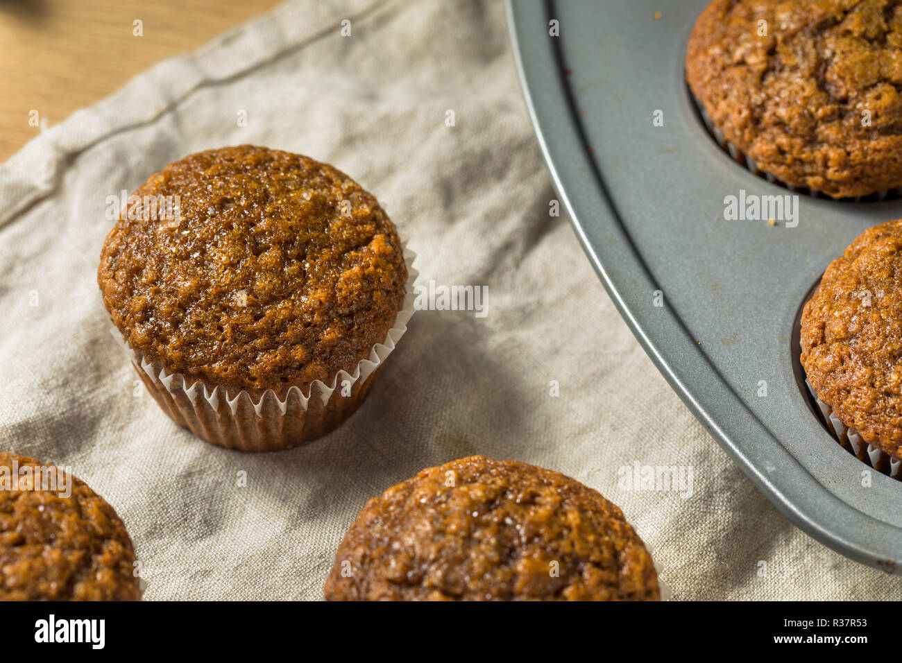 Maison Gingerbread Muffins sucré prêt à manger Banque D'Images