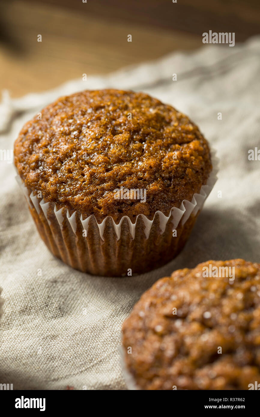 Maison Gingerbread Muffins sucré prêt à manger Banque D'Images