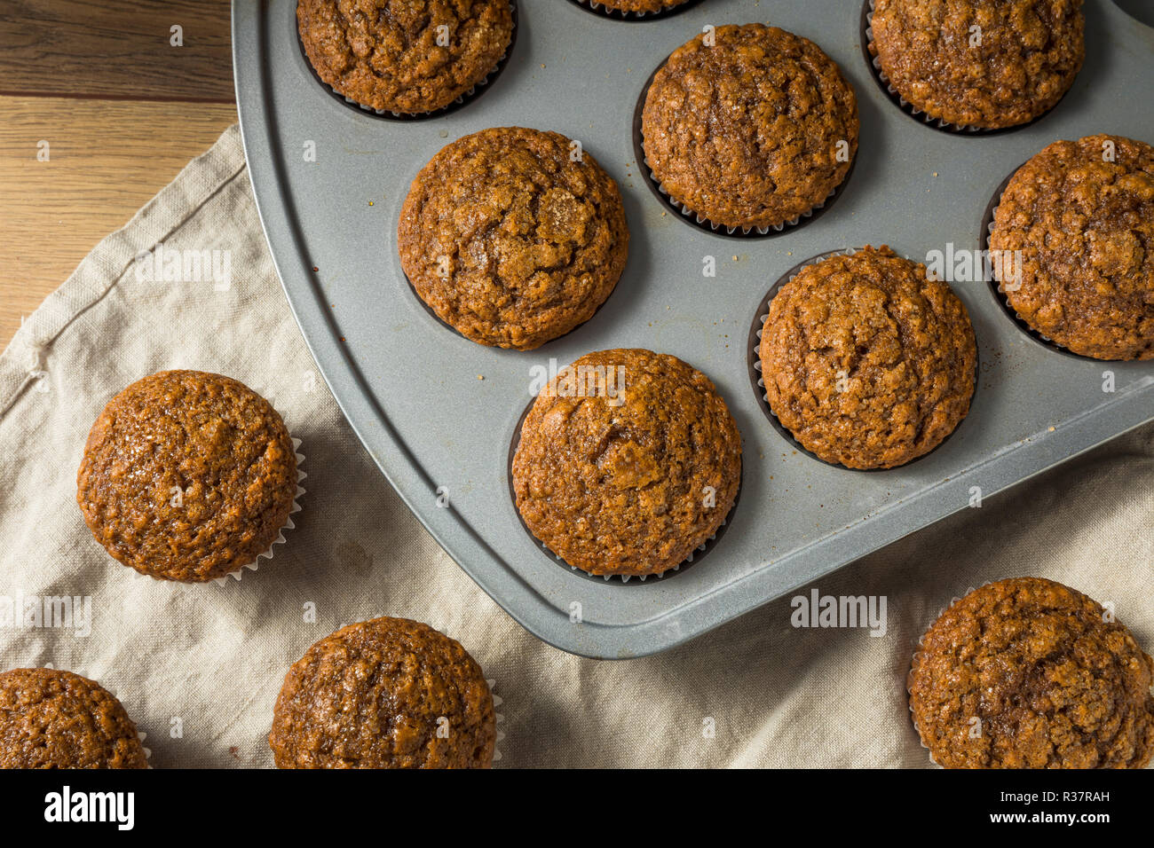 Maison Gingerbread Muffins sucré prêt à manger Banque D'Images