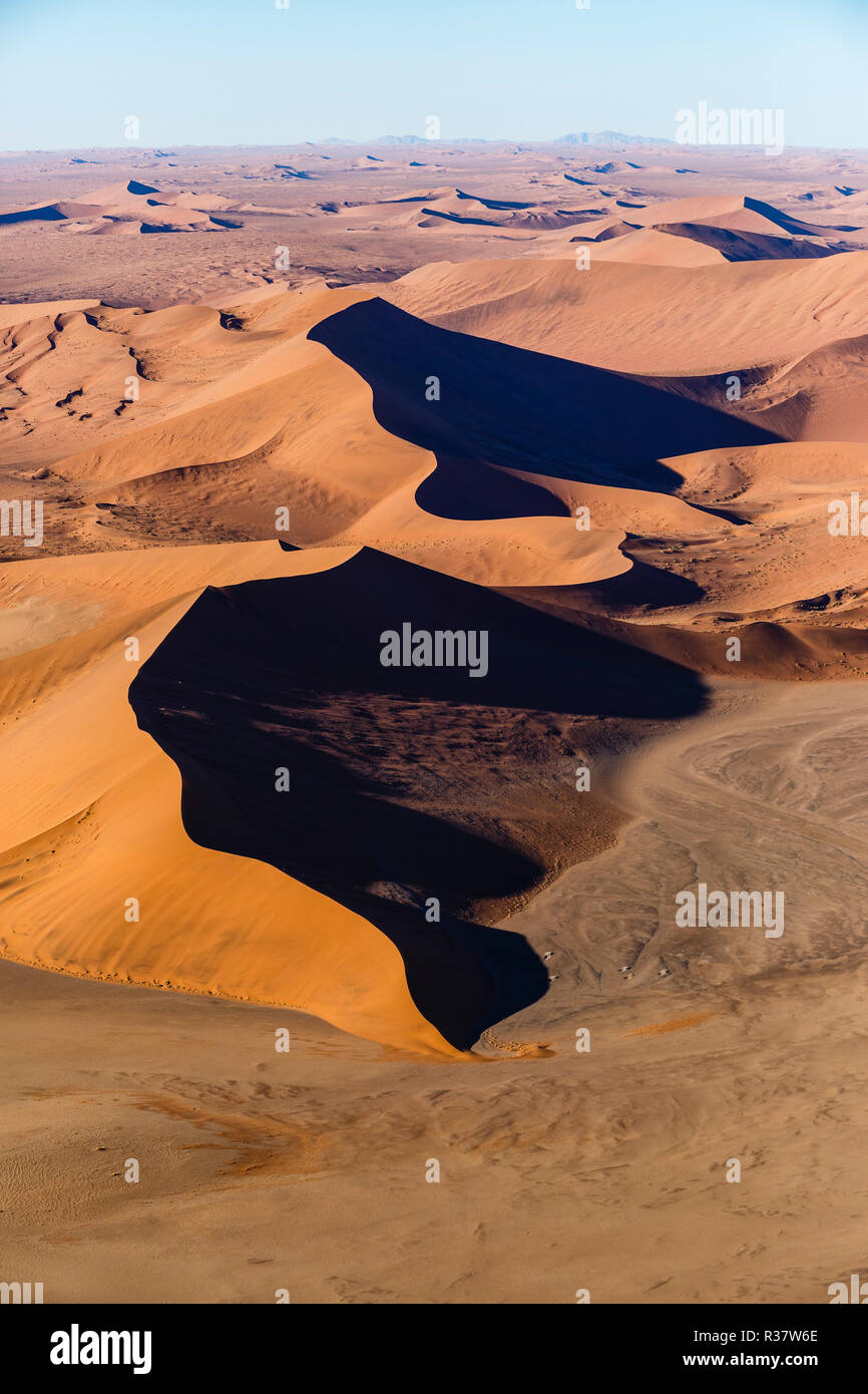 Vue aérienne, à manquer de dunes de Sossusvlei, dans le Parc National Namib-Naukluft National Park, Namibie Banque D'Images