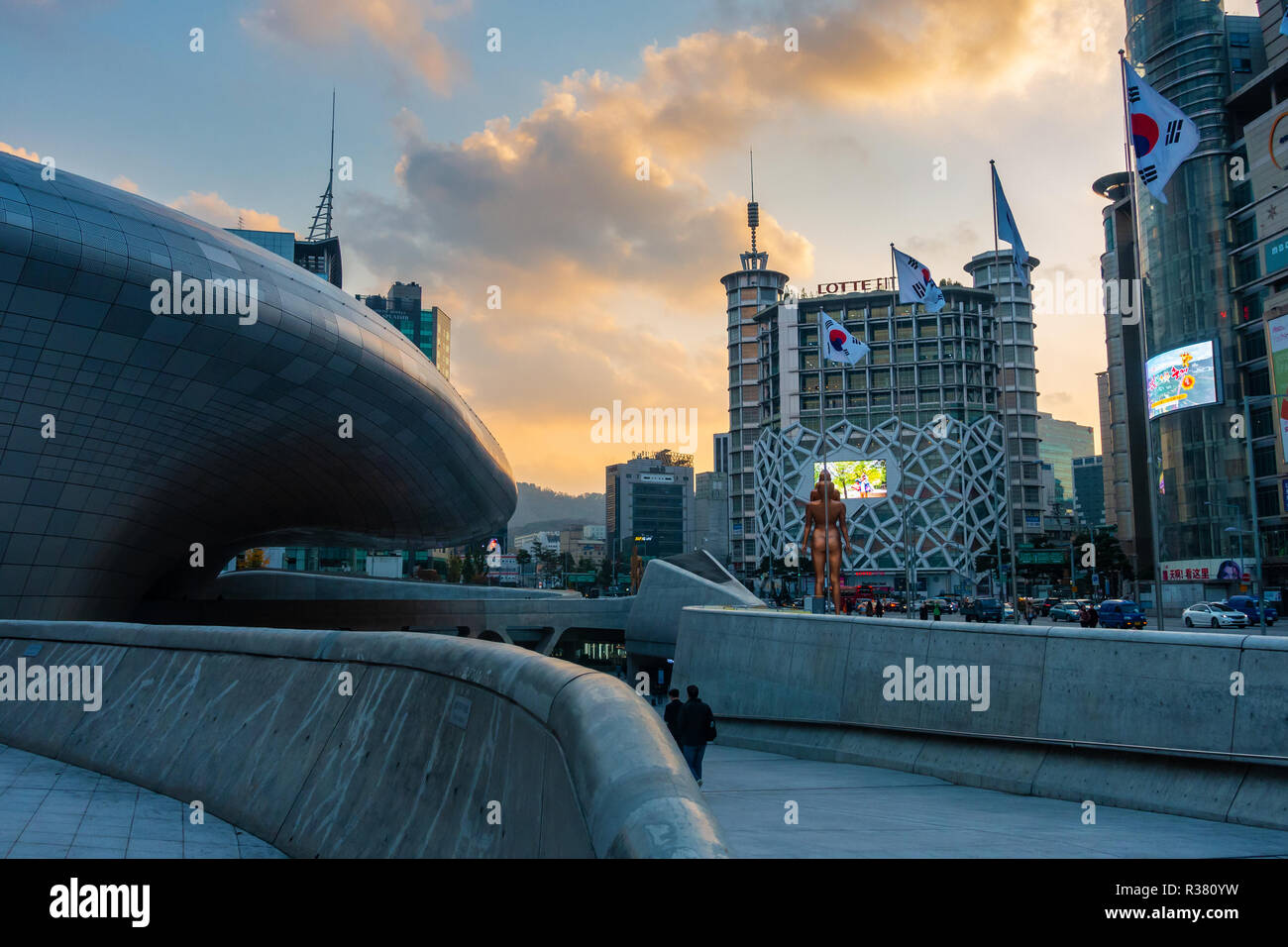 Dongdaeumun Plaza à Séoul, Corée du Sud dispose de chambres modernes, l'architecture contemporaine par Zaha Hadid. Banque D'Images