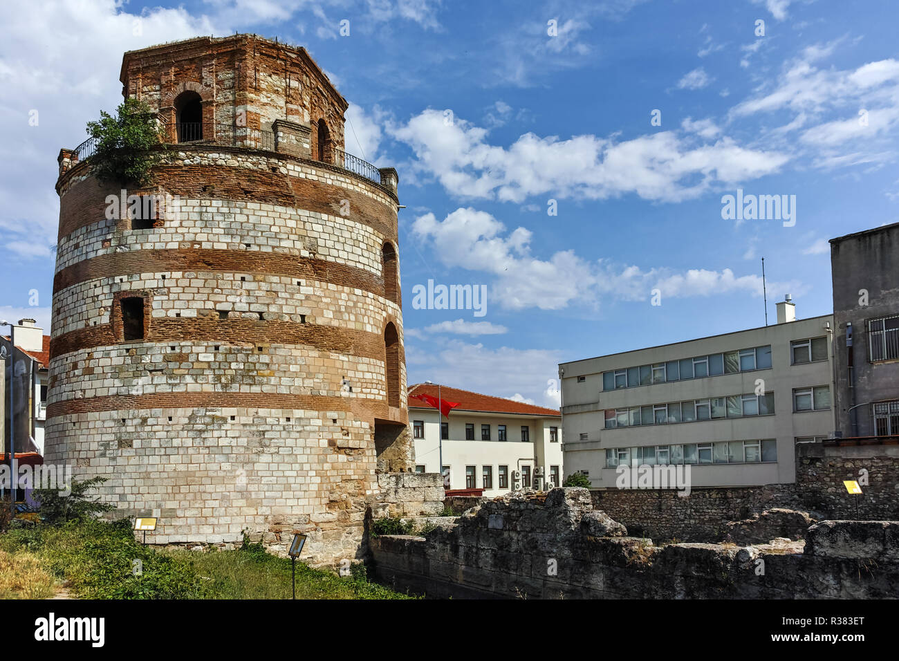EDIRNE, TURQUIE - le 26 mai 2018 : Tour de la Macédoine dans le centre de ville d'Edirne, à l'Est de la Thrace, Turquie Banque D'Images