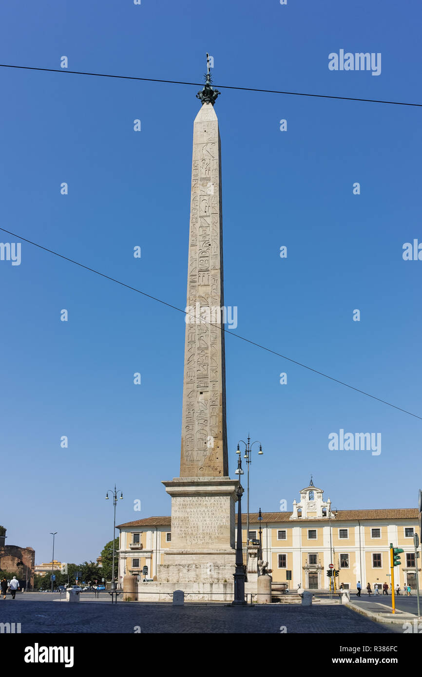 ROME, ITALIE - 25 juin 2017 : la vue étonnante de Latran obélisque en ville de Rome, Italie Banque D'Images