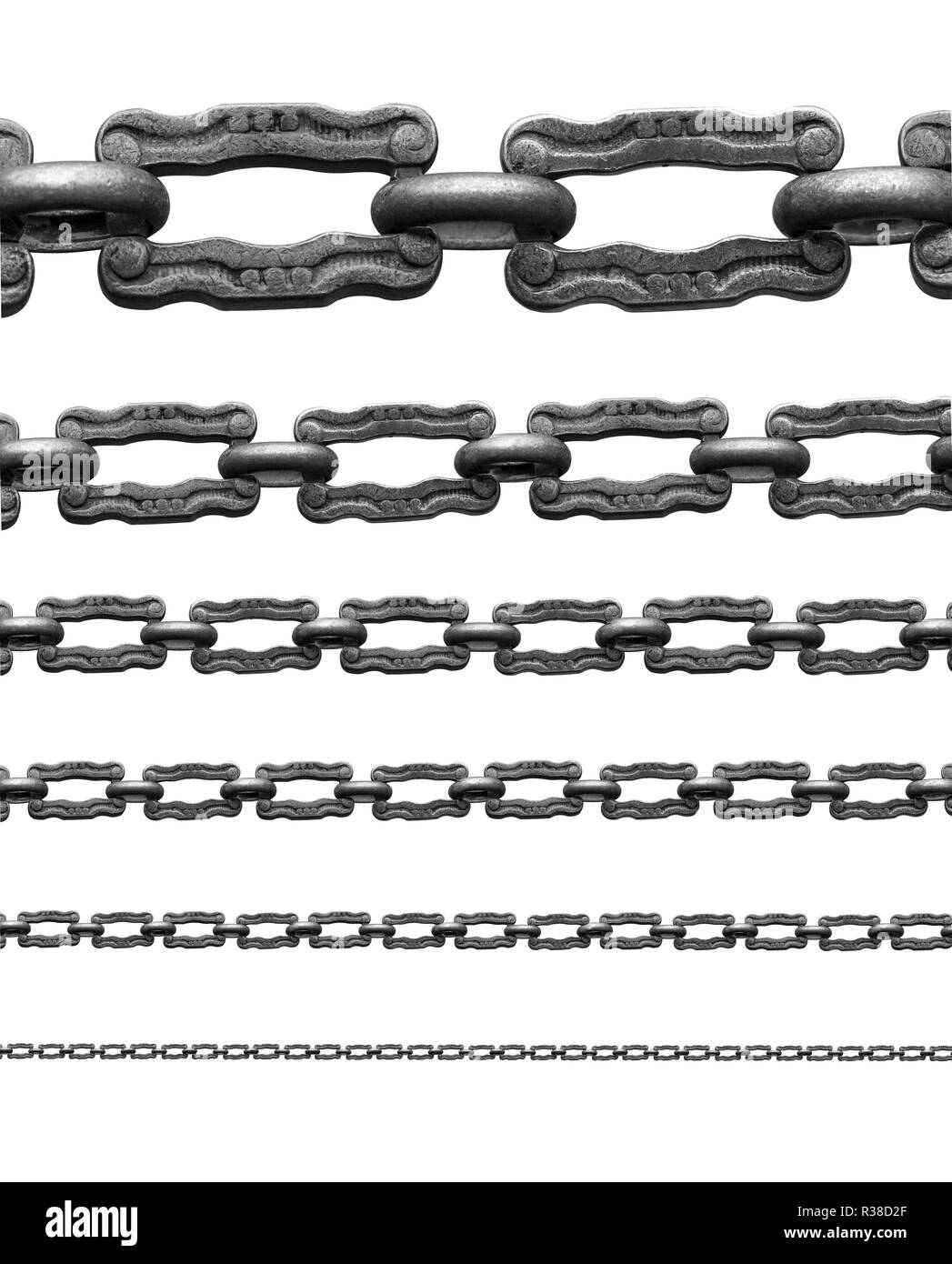 Différentes tailles de chaîne en acier inoxydable isolé sur fond blanc, Banque D'Images